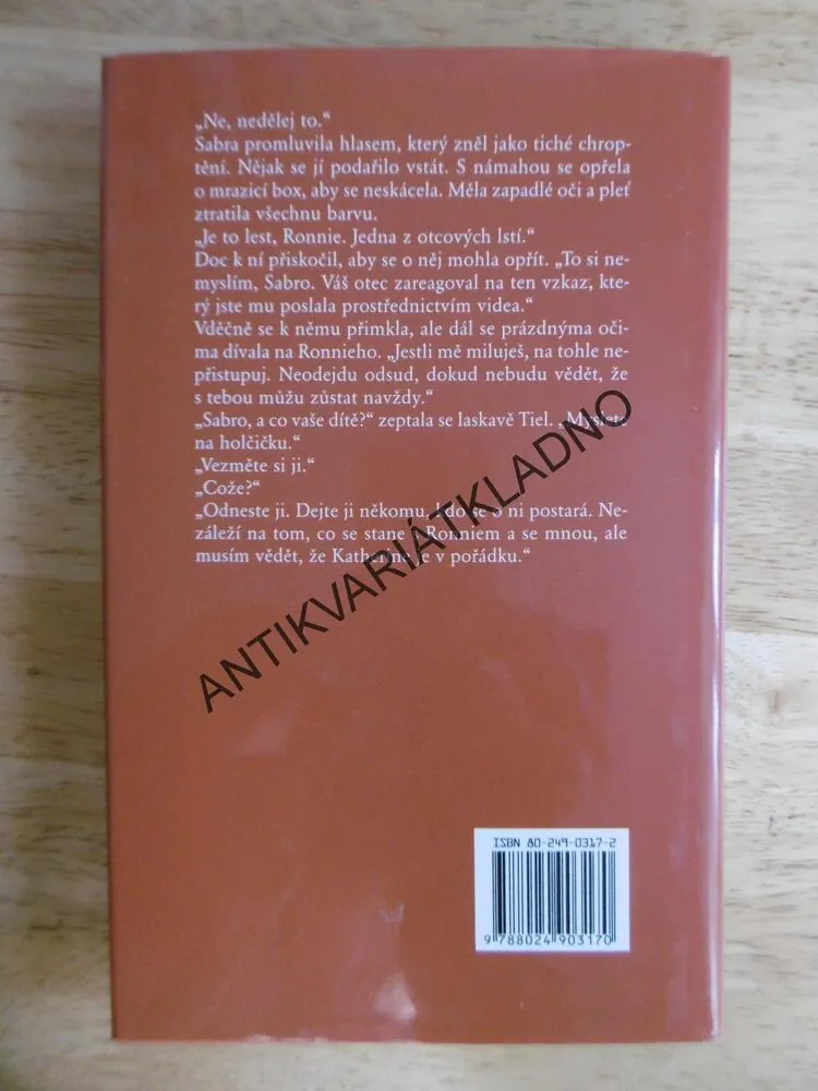 V ŠACHU, SANDRA BROWN, **an