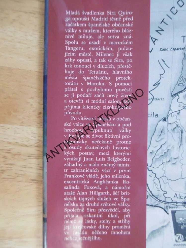 ČAS MEZI ŠITÍM, MARÍA DUEŇASOVÁ