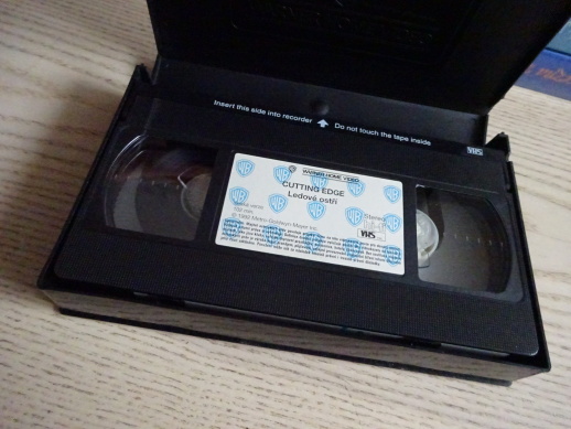LEDOVÉ OSTŘÍ, VHS VIDEOKAZETA
