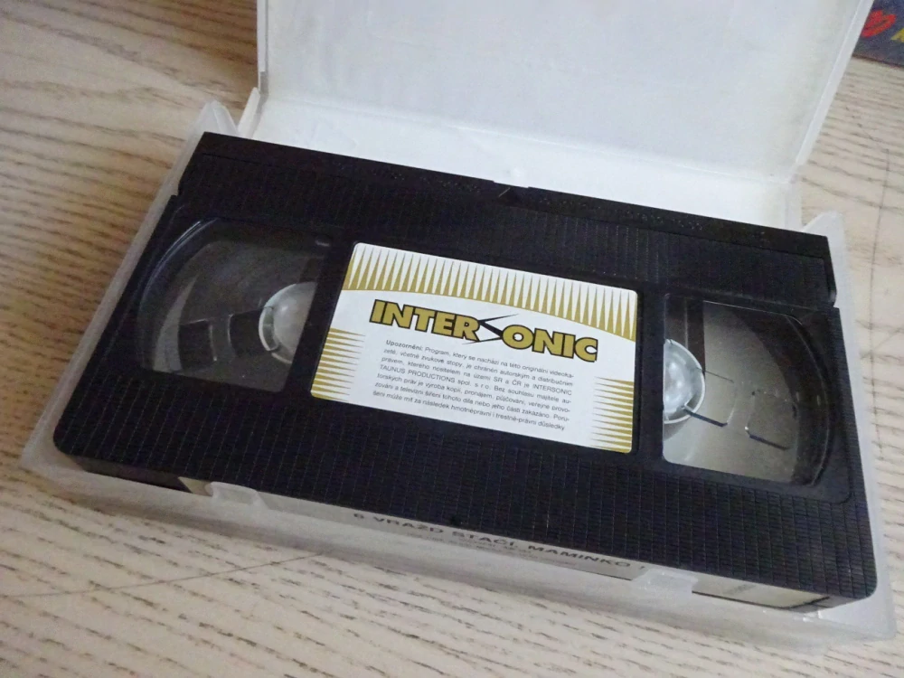 6 VRAŽD STAČÍ, MAMINKO!, VHS VIDEOKAZETA