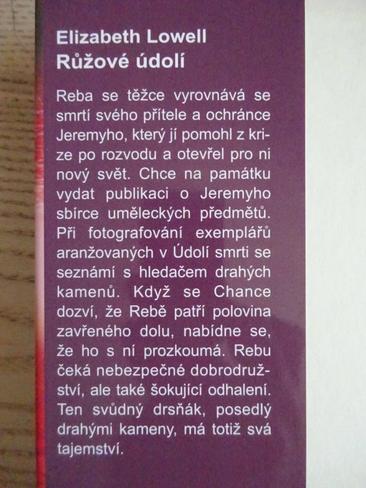 RŮŽOVÉ ÚDOLÍ, ELIZABETH LOWELLOVÁ, **an