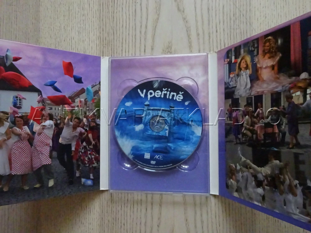 V PEŘINĚ, DVD FILM ČR