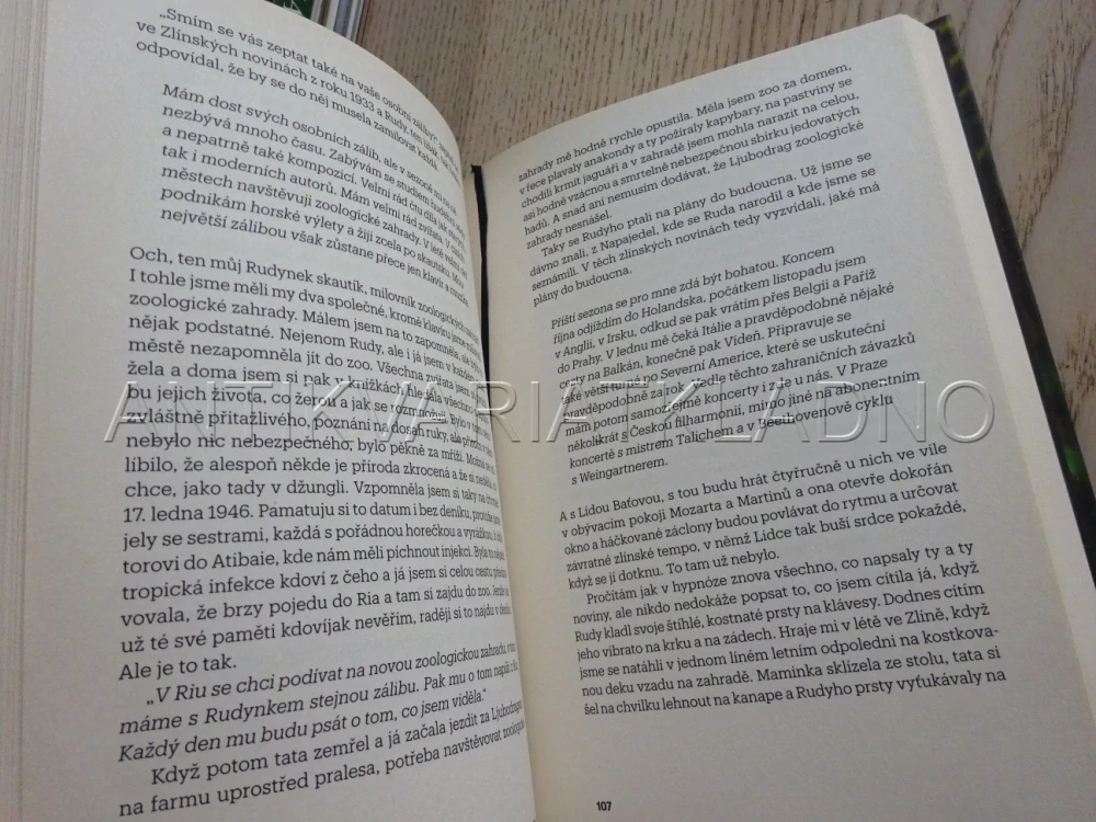 S BAŤOU V DŽUNGLI, MARKÉTA PILÁTOVÁ, **an