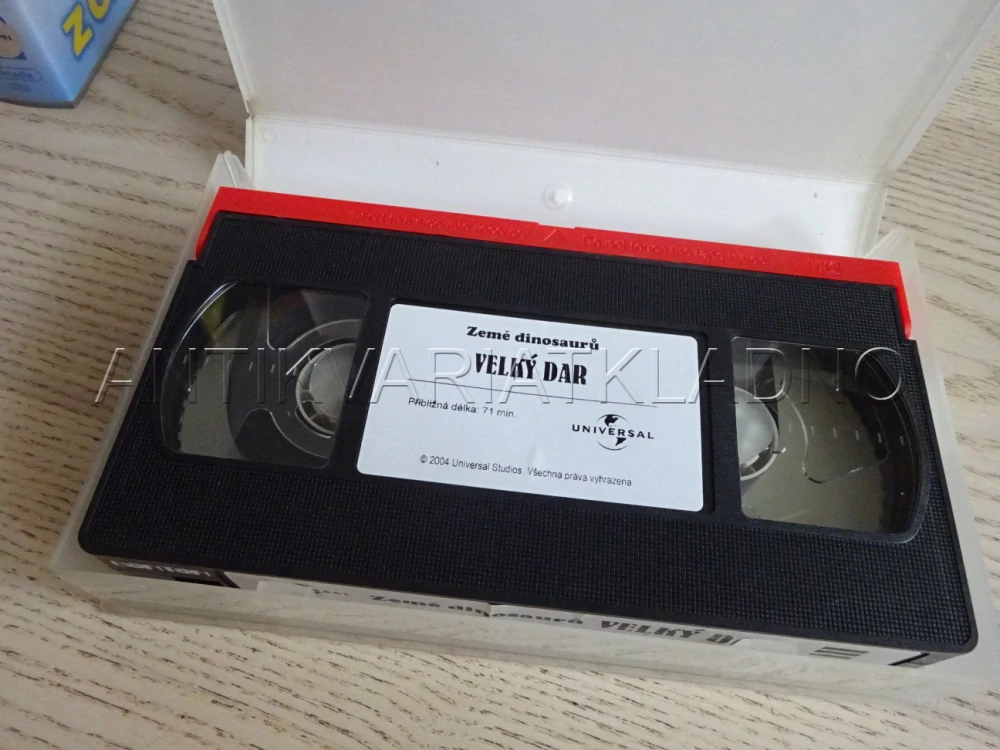 ZEMĚ DINOSAURŮ VELKÝ DAR, VHS VIDEOKAZETA