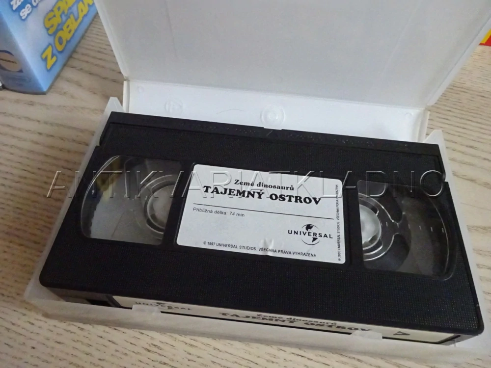 ZEMĚ DINOSAURŮ TAJEMNÝ OSTROV, VHS VIDEOKAZETA