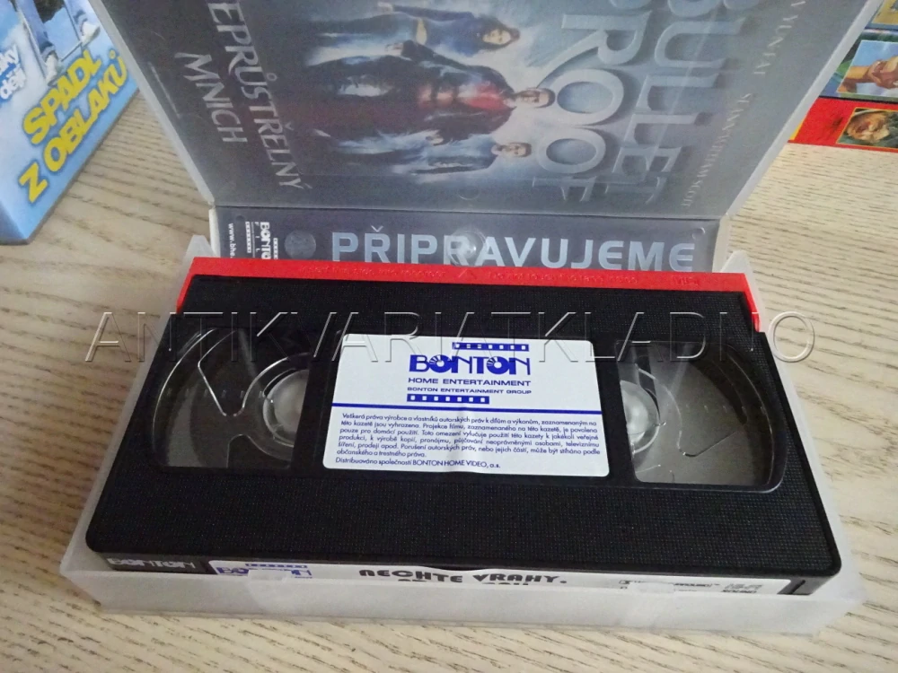 NECHTE VRAHY, AŤ SI HRAJÍ, VHS