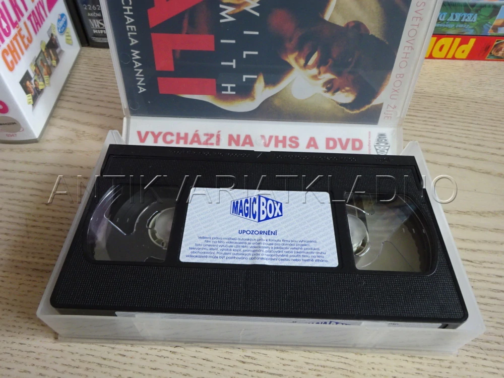 SPADL Z OBLAKŮ, VHS