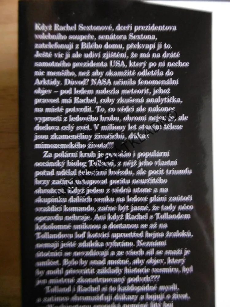 PAVUČINA LŽÍ, DAN BROWN,**an