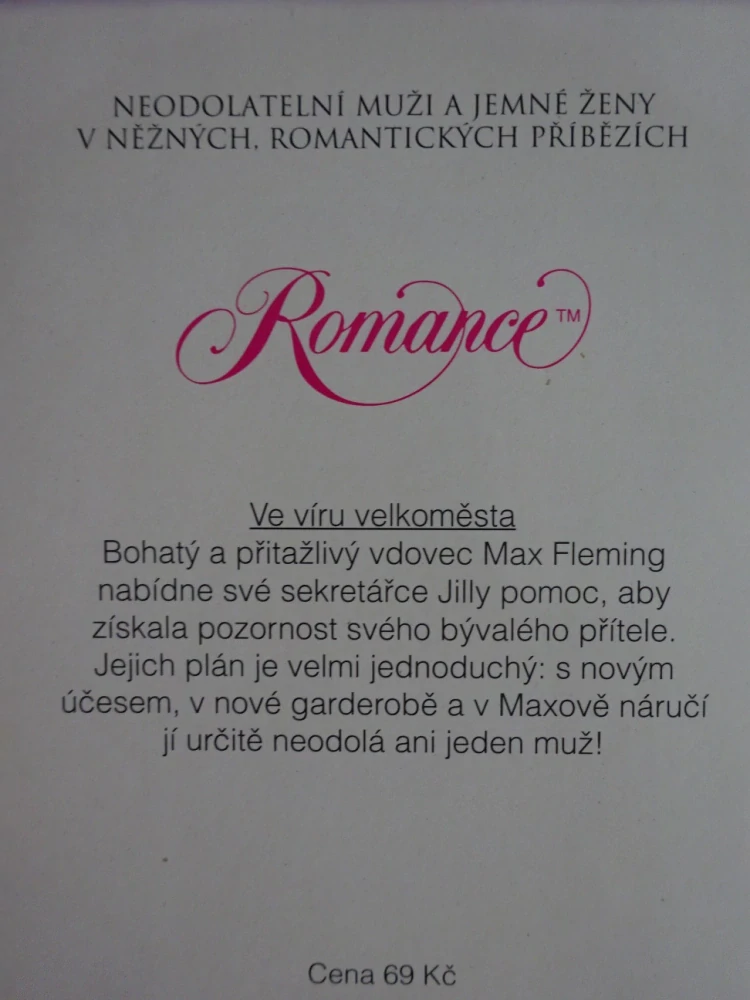 VE VÍRU VELKOMĚSTA, LIZ FIELDINGOVÁ, **an