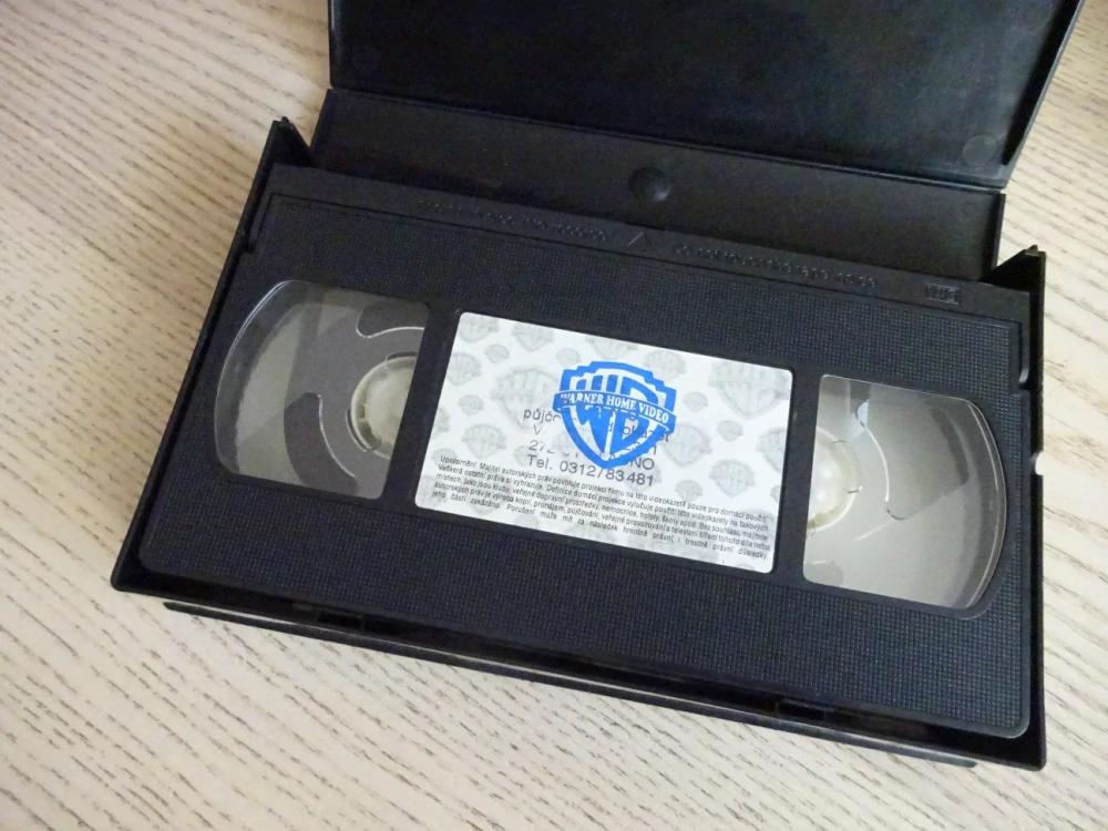 OŠKLIVÉ KÁČÁTKO, VHS VIDEOKAZETA