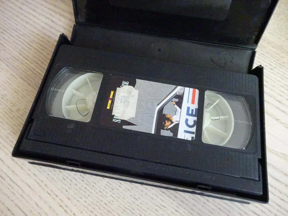 ŠPINAVÉ PENÍZE, VHS VIDEOKAZETA