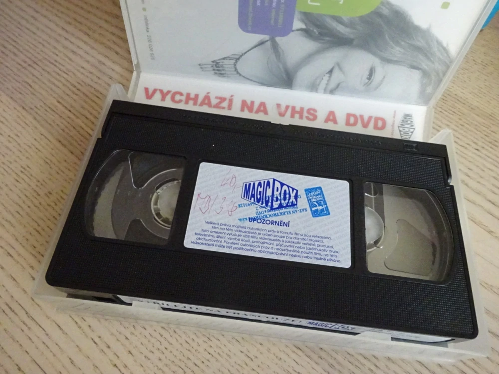 STŘÍLEJTE NA FRANCOUZE, VHS VIDEOKAZETA