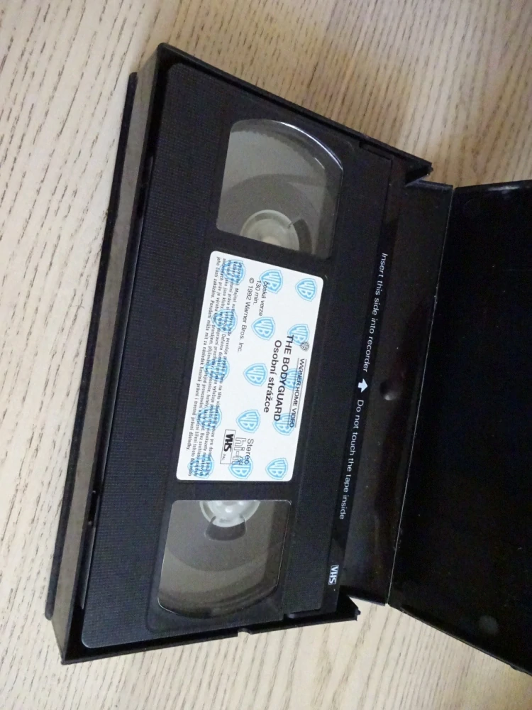 OSOBNÍ STRÁŽCE, VHS VIDEOKAZETA