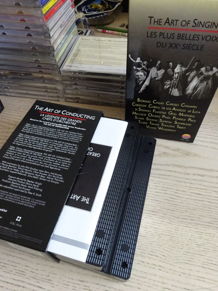 THE ART OF SINGING: GOLDEN VOICES OF THE CENTURY, VHS HUDBA