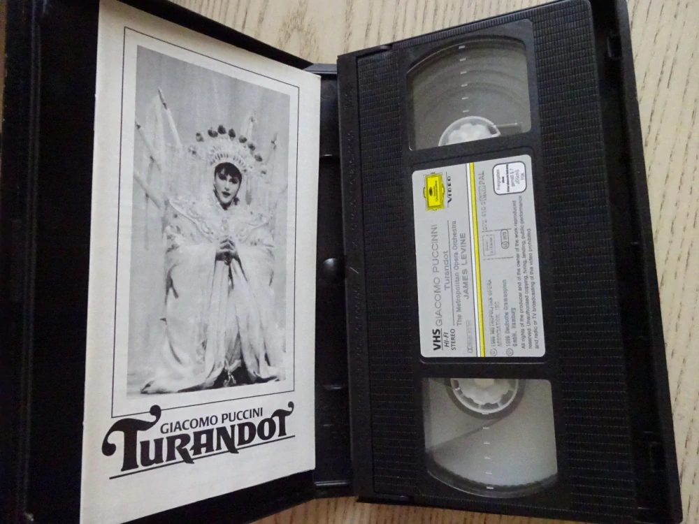METROPOLITNÍ OPERA: TURANDOT, OPERA GIACOMO PUCCINI, VHS HUDBA