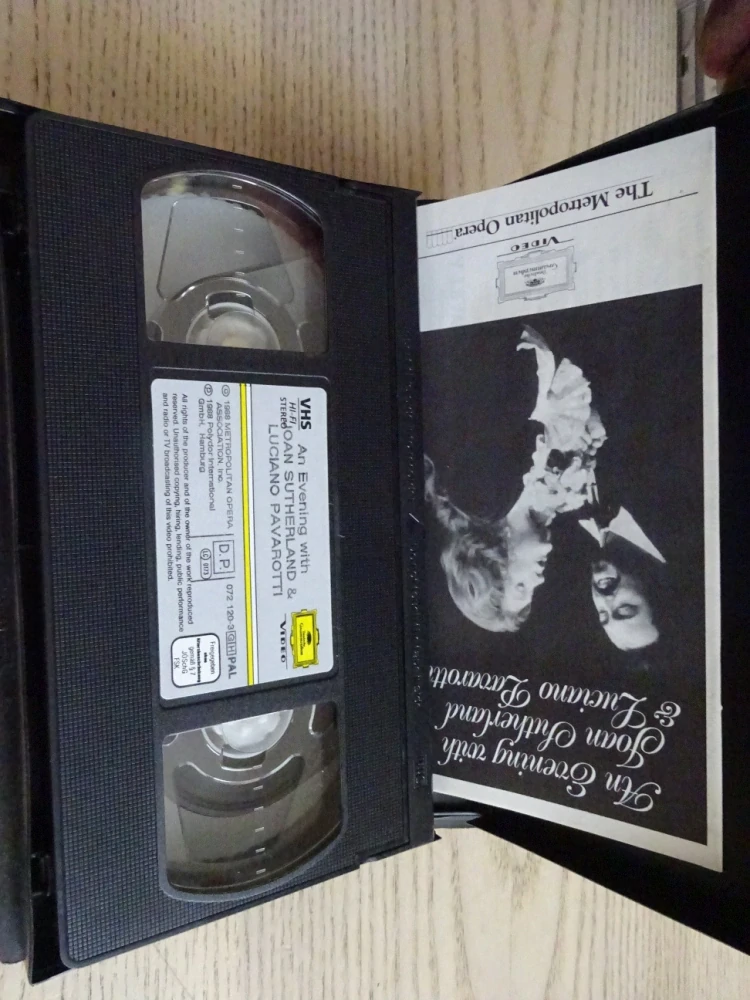 METROPOLITNÍ OPERA: AN EVENING WITH JOAN SUTHERLAND AND LUCIANO PAVAROTTI, OPERA, VHS HUDBA