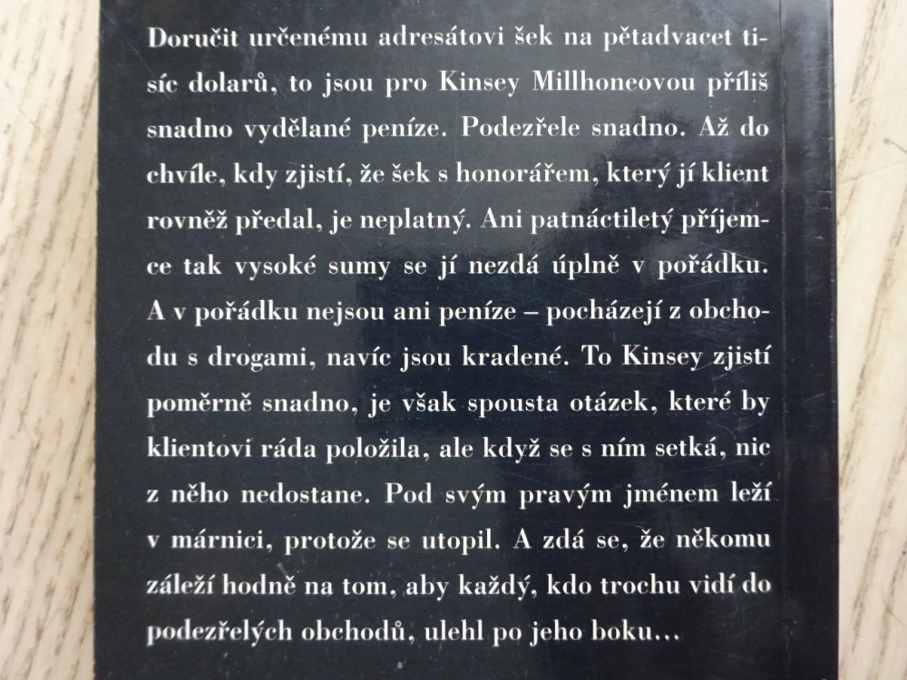 D... JAKO DESPERÁT, SUE GRAFTONOVÁ, **an
