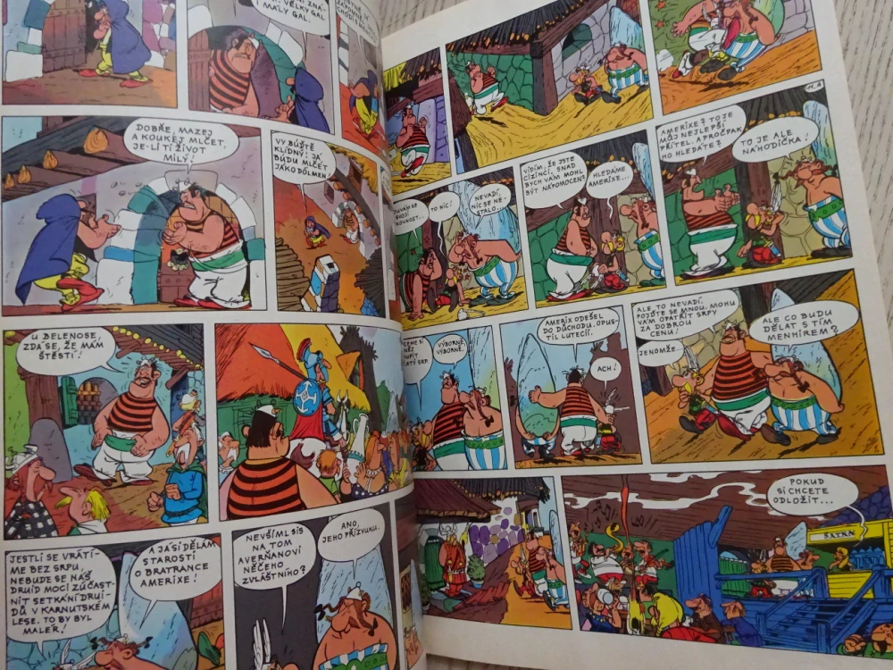 ASTERIX A ZLATÝ SRP, KOMIKS, UDERZO, **an