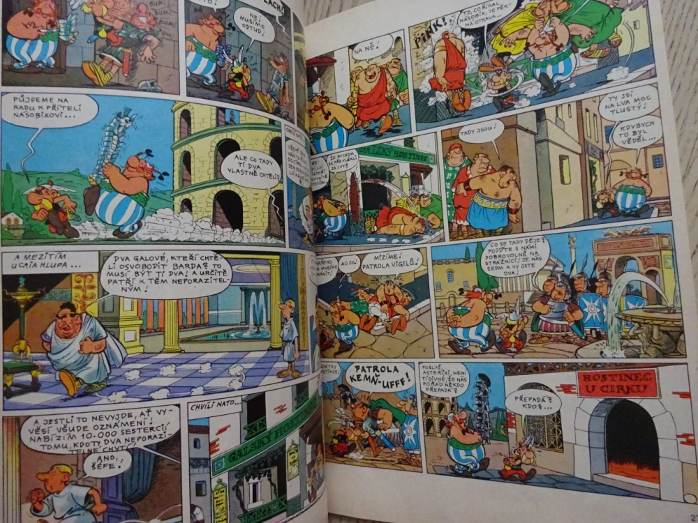 ASTERIX GLADIÁTOREM, KOMIKS, UDERZO, **an