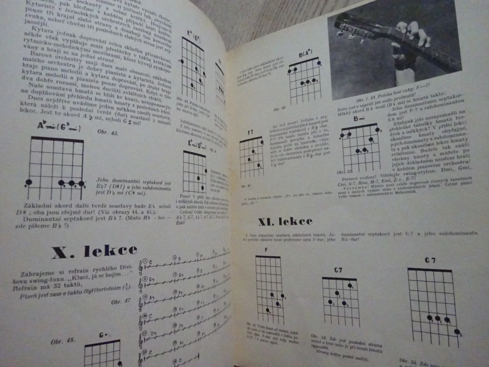 NA KYTARU V 15 LEKCÍCH, RUDOLF BŘEŠŤAN, AKORDY, KYTARA, **an