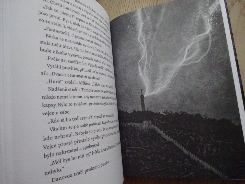METEORIT Z MUŠLOVKY, VERONIKA VALENTOVÁ, **an