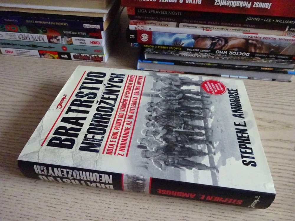 BRATRSTVO NEOHROŽENÝCH, STEPHEN E. AMBROSE, **an