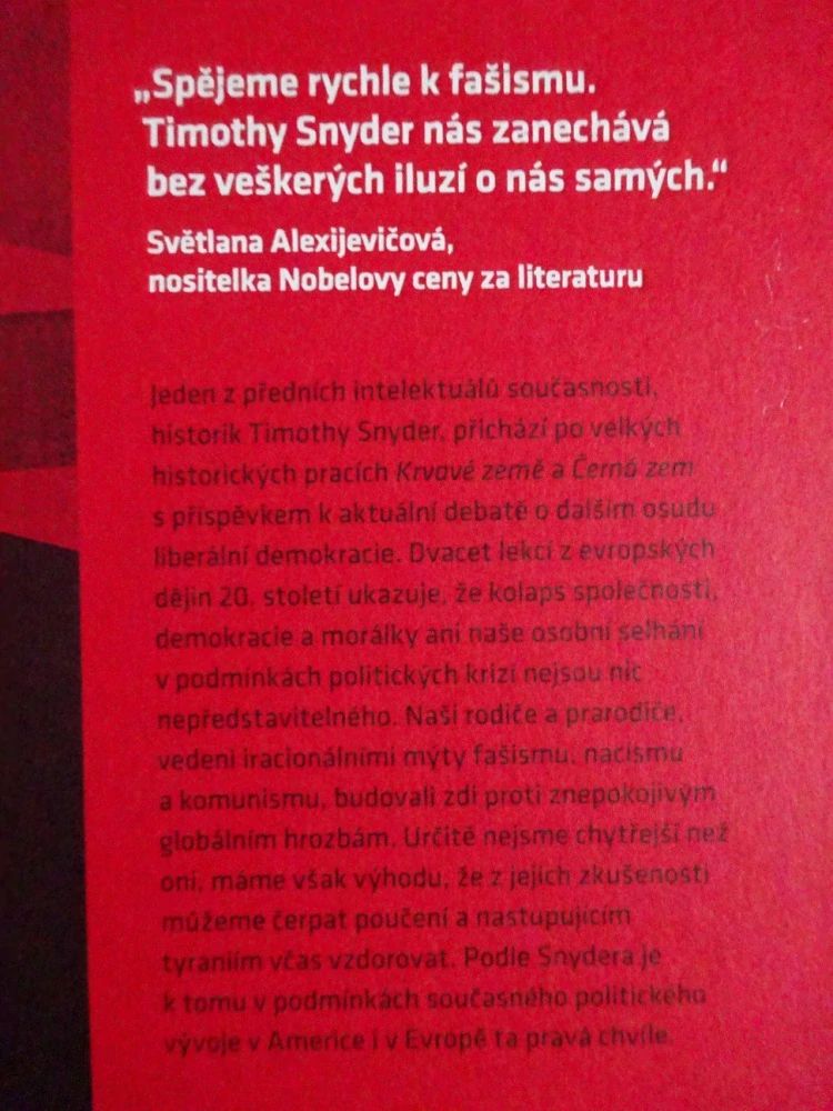 TYRANIE, TIMOTHY SNYDER, **an