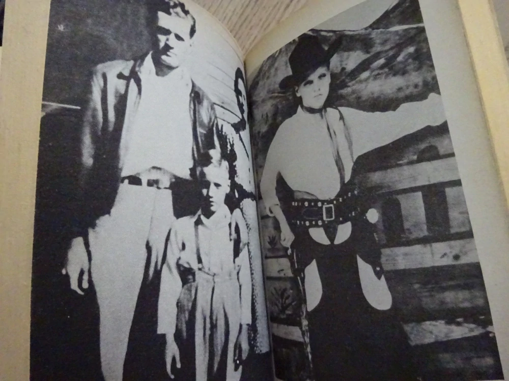 ELVIS, WHAT HAPPENED?, ELVIS PRESLEY, **an