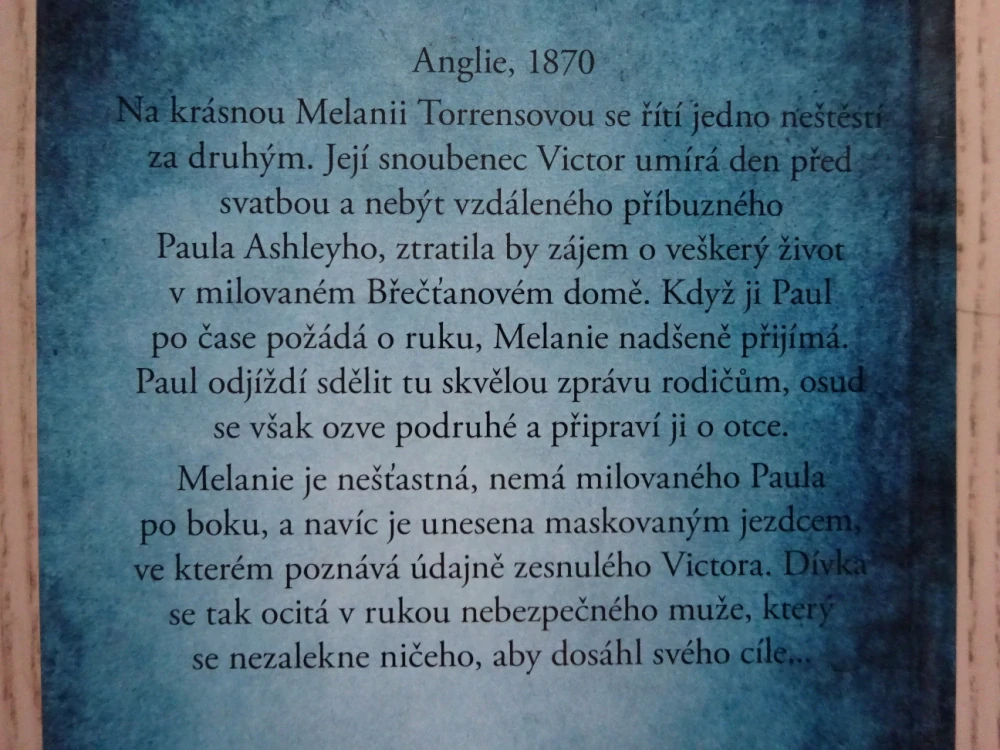 POD MASKOU NEVINNOSTI, ALEXANDER STAINFORTH, **an