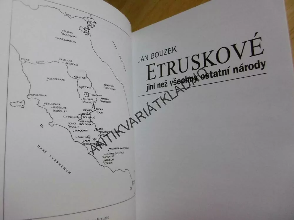 ETRUSKOVÉ, JINÍ NEŽ VŠECHNY OSTATNÍ NÁRODY, JAN BOUZEK