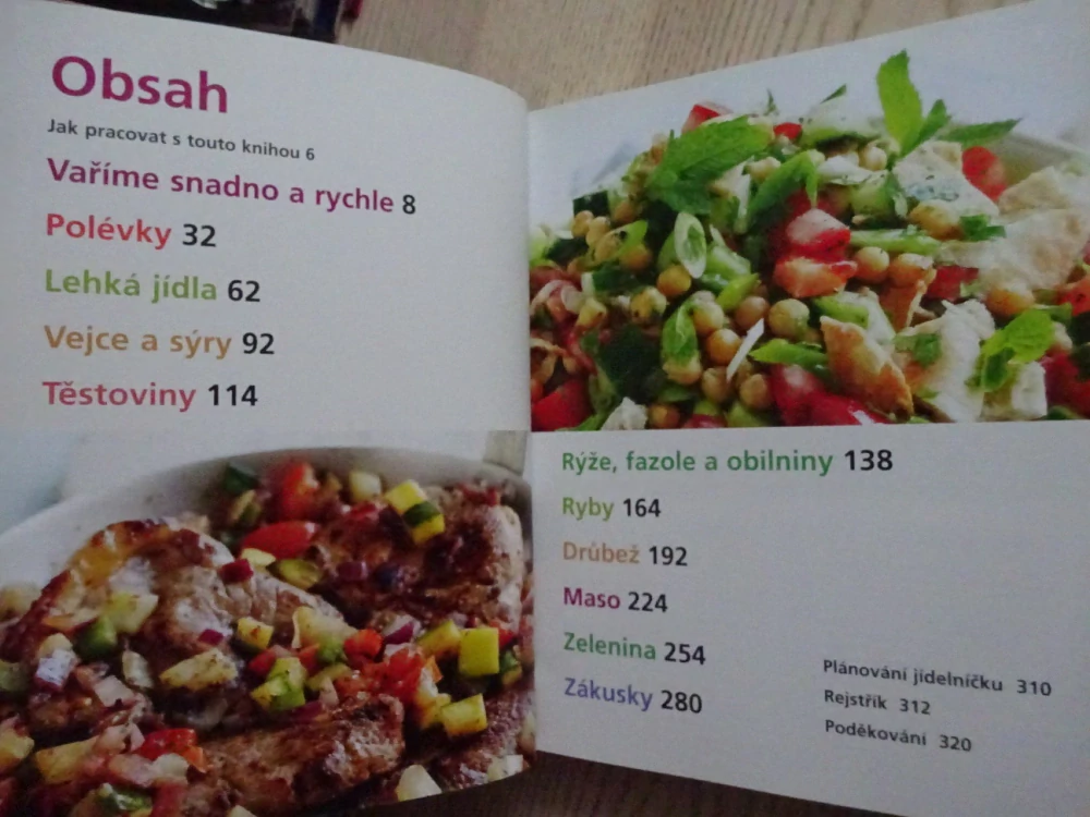 NEVŠEDNÍ KUCHAŘKA PRO VŠEDNÍ DEN, 365 JÍDEL, **an