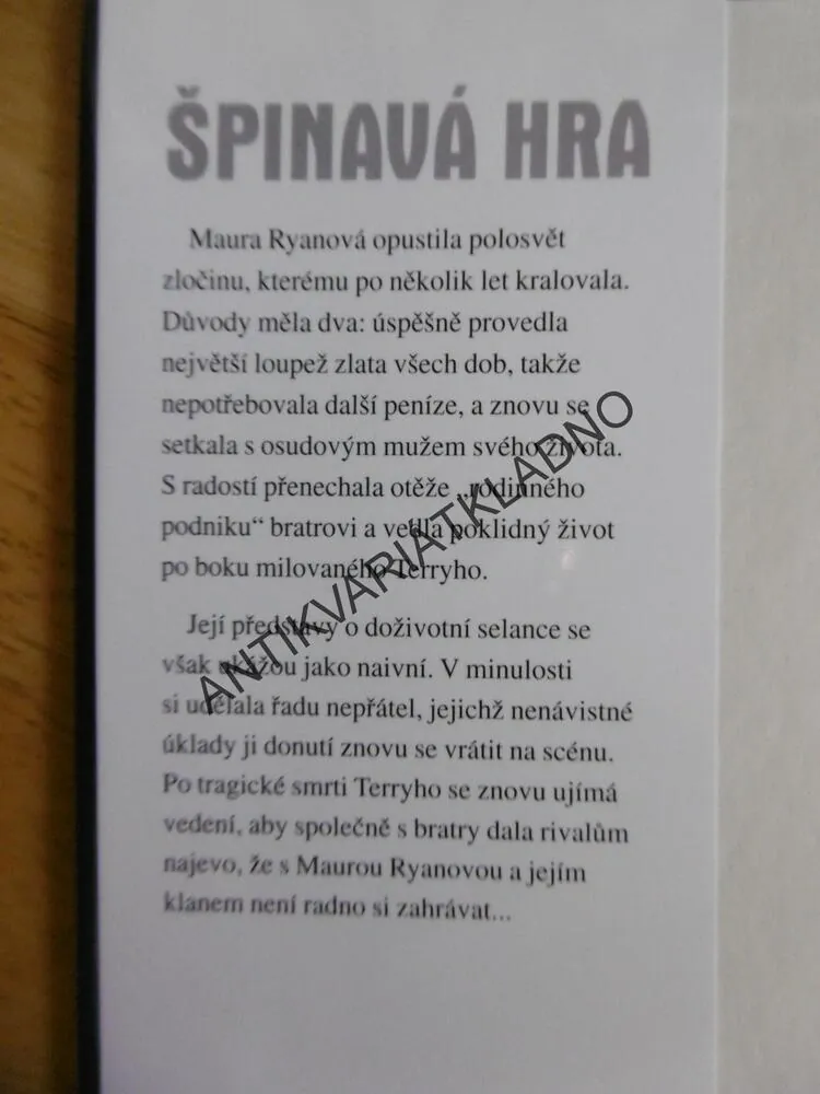 ŠPINAVÁ HRA, MARTINA COLE