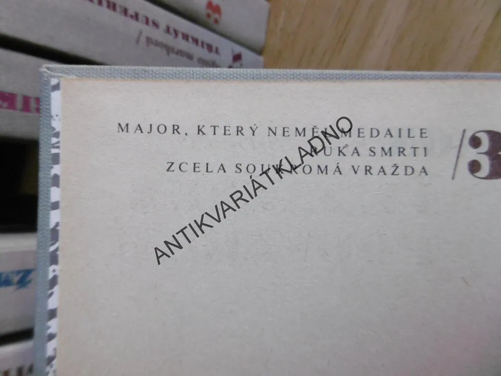 TŘIKRÁT VE VÁŽNÉM PODEZŘENÍ, MARGARET YORKEOVÁ, **an