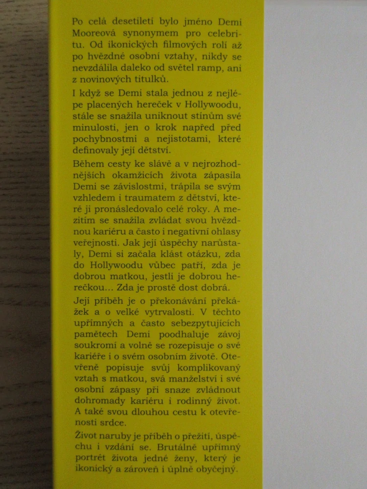 ŽIVOT NARUBY, DEMI MOORE, **an