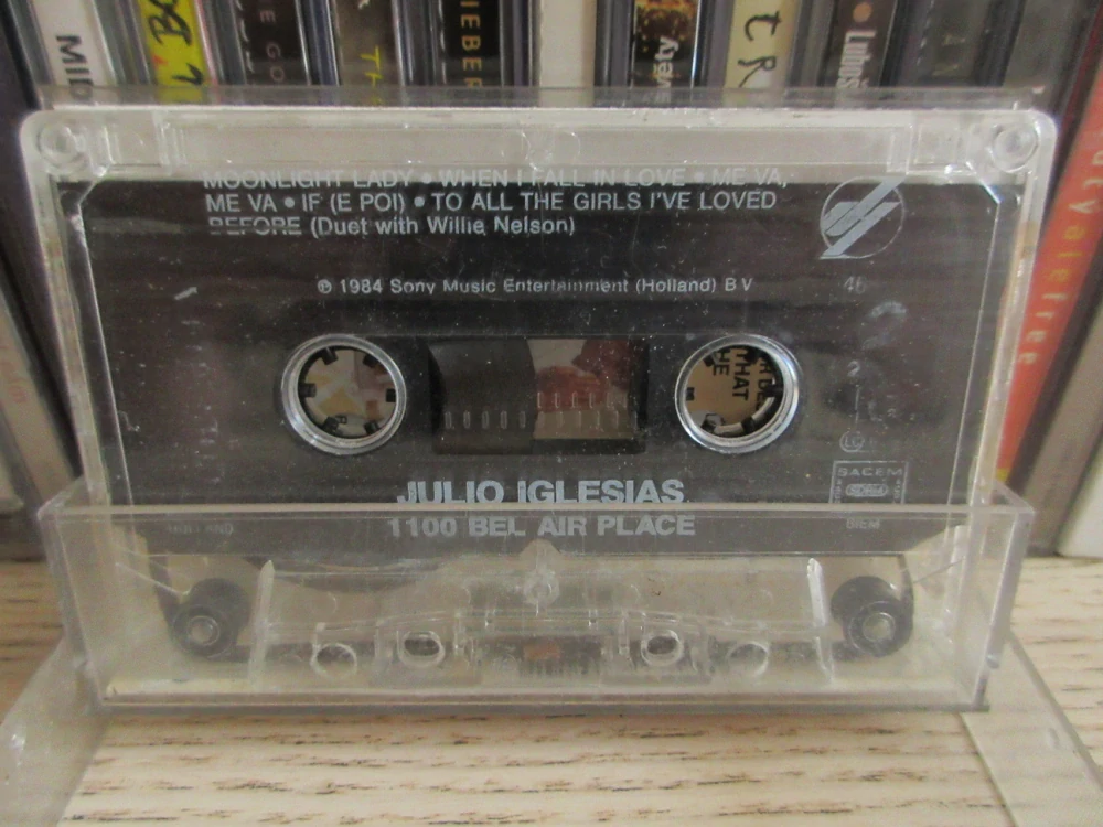 1100 BEL AIR PLACE, JULIO IGLESIAS, MC KAZETA 