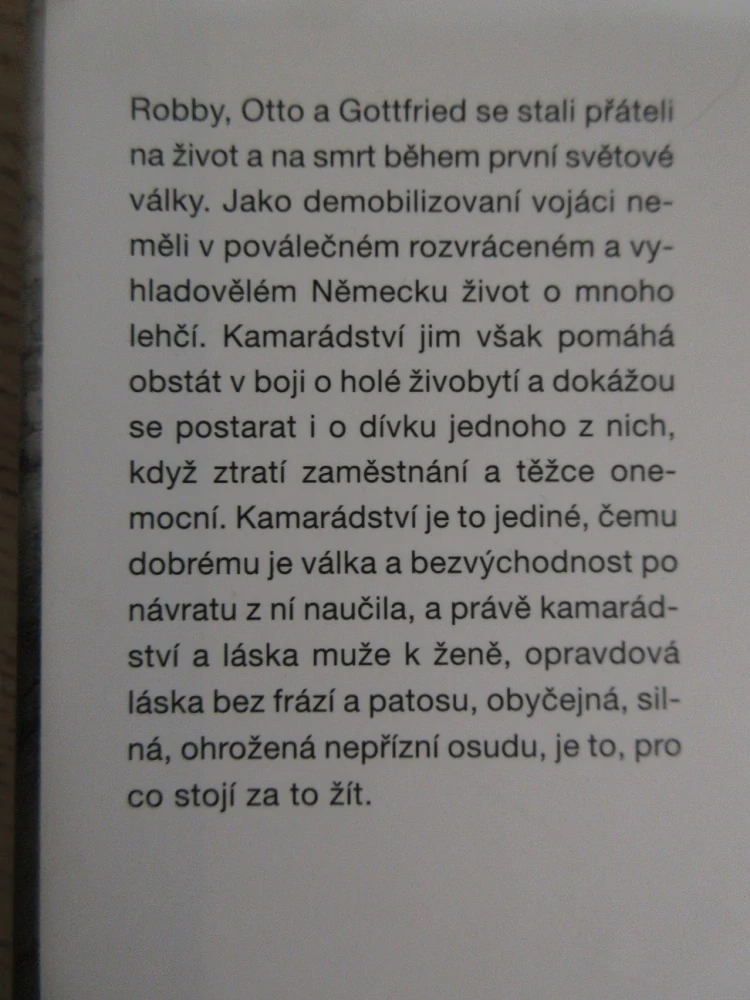 TŘI KAMARÁDI, ERICH MARIA REMARQUE, **an