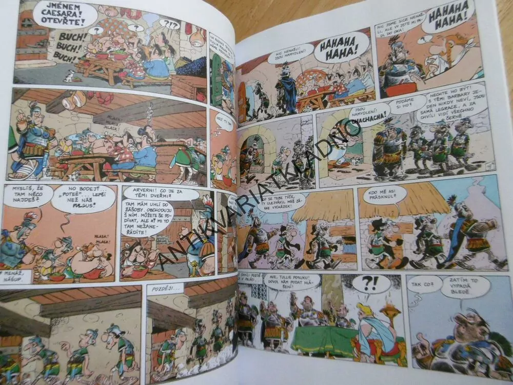 ASTERIX A SLAVNÝ ŠTÍT, KOMIKS, UDERZO, **an