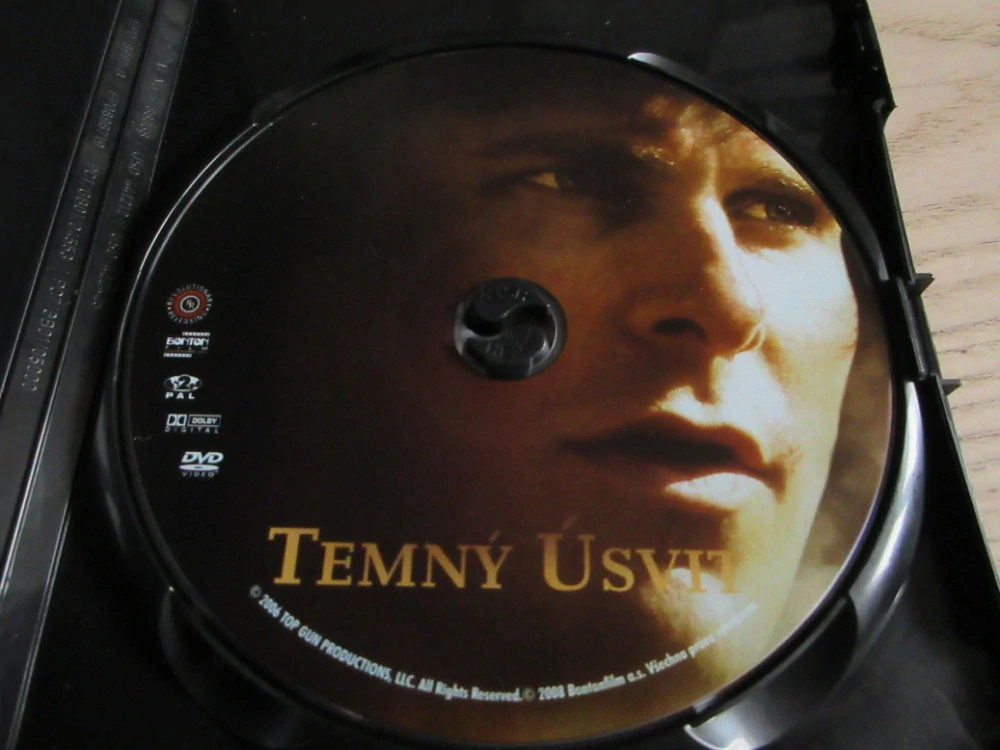TEMNÝ ÚSVIT, CH. BALE, S. ZAHN, GB OBAL, ČESKÁ VERZE, DVD FILM