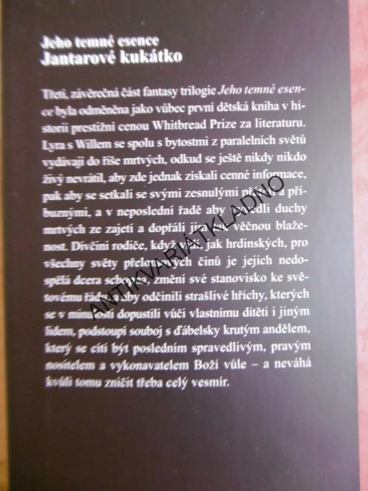 JANTAROVÉ KUKÁTKO, PHILLIP PULLMAN, JEHO TEMNÉ ESENCE