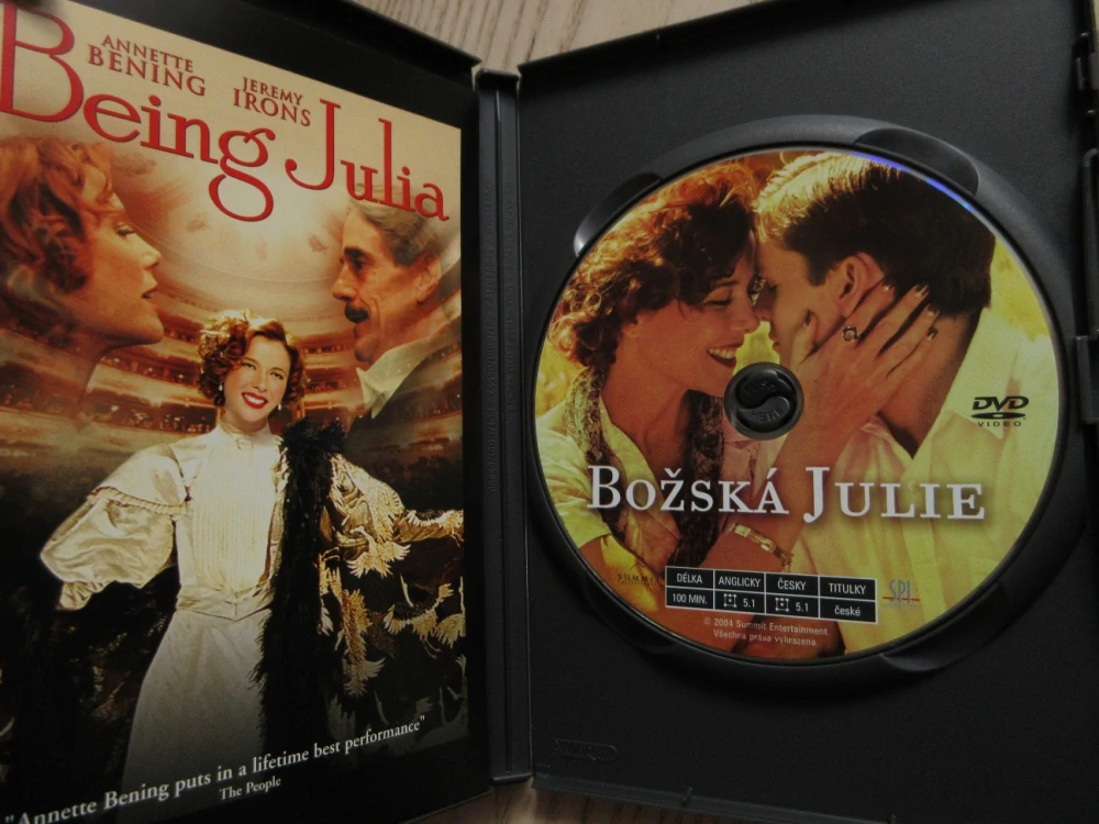 BOŽSKÁ JULIE, BENING, IRONS, GB OBAL, ČESKÉ DVD FILM VČETNĚ BOOK