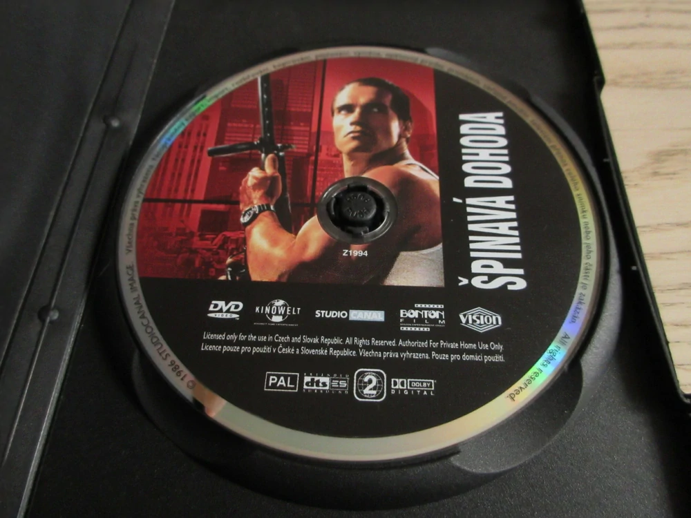 ŠPINAVÁ DOHODA, SCHWARZENEGGER, DVD FILM, STŘIŽENÝ OBAL