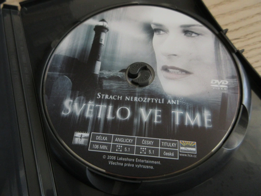 SVĚTLO VE TMĚ, GB OBAL, ČESKÁ VERZE, DVD FILM