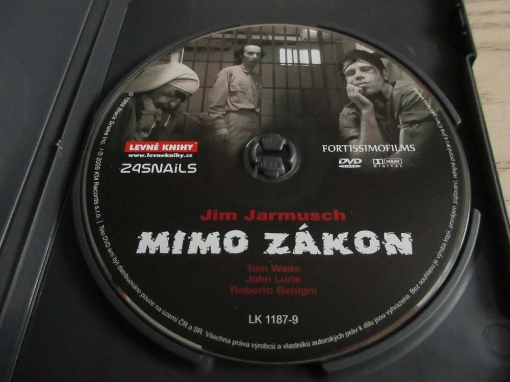MIMO ZÁKON, J.JARMUSCH, GB OBAL, ČESKÁ VERZE, DVD FILM