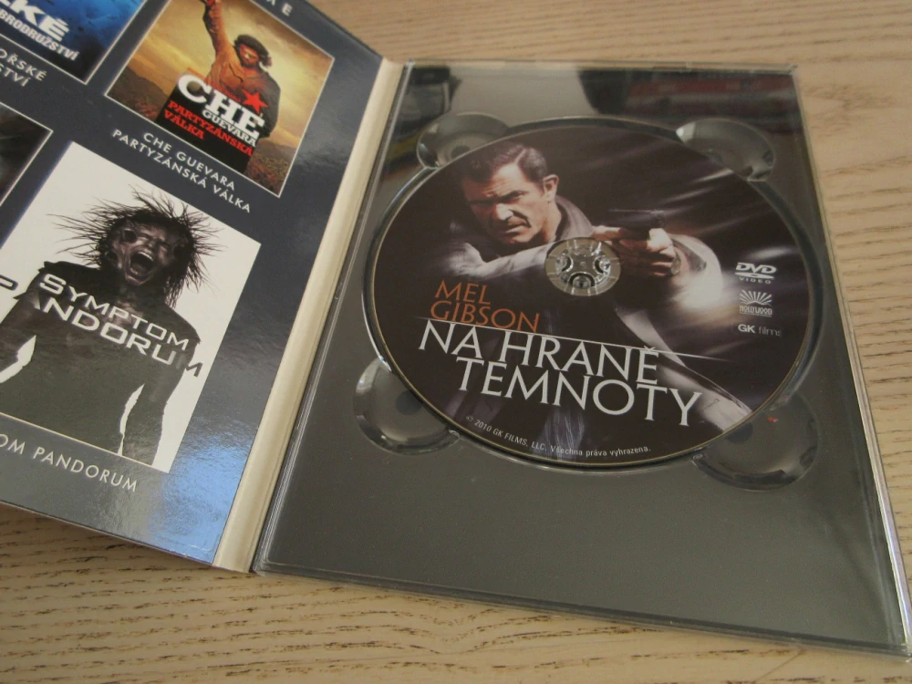NA HRANĚ TEMNOTY, M. GIBSON, DVD FILM