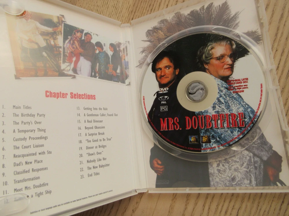 TÁTA V SUKNI, R.WILLIAMS, ČESKÉ TITULKY, DVD FILM