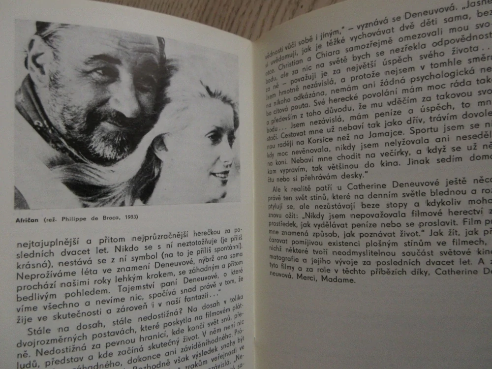 DENEUVOVÁ CATHERINE, FILMOVÝ SEŠIT, **an