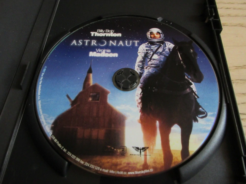 ASTRONAUTOVA ŽENA, GB OBAL, ČESKÉ DVD FILM