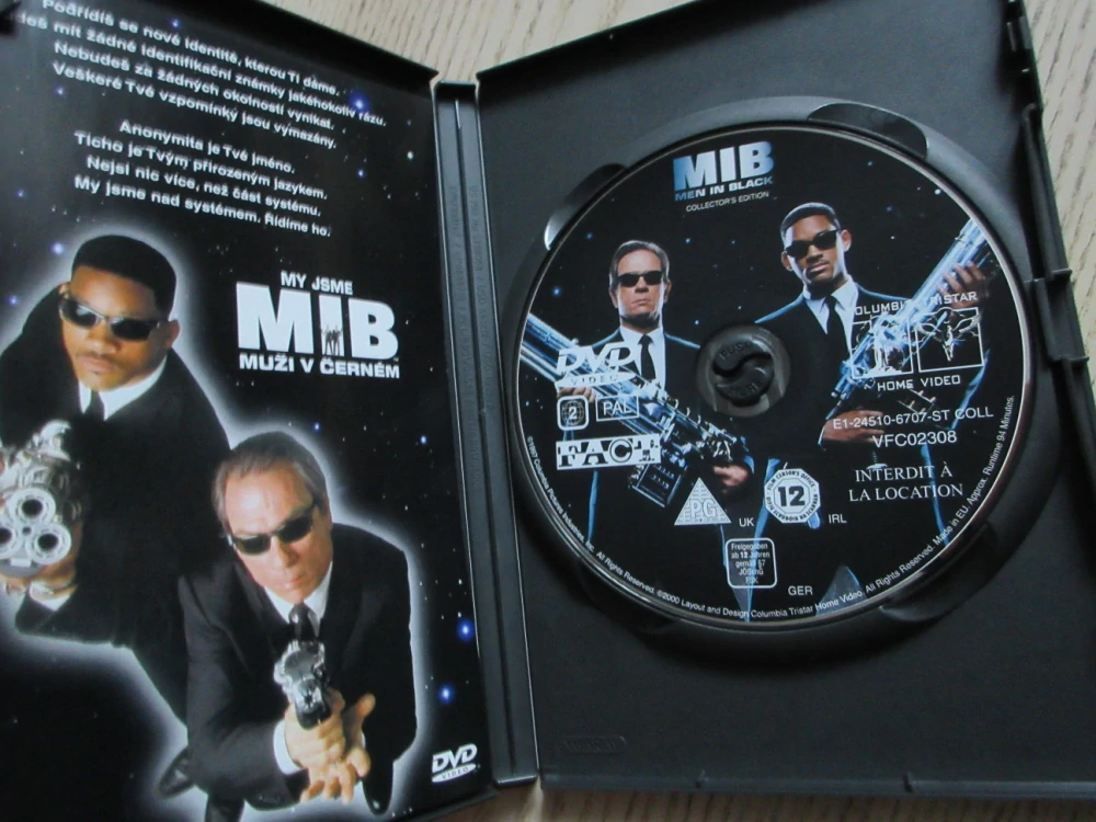 MUŽI V ČERNÉM, MEN IN BLACK, TOMMY LEE JONES, WILL SMITH, DVD FILM