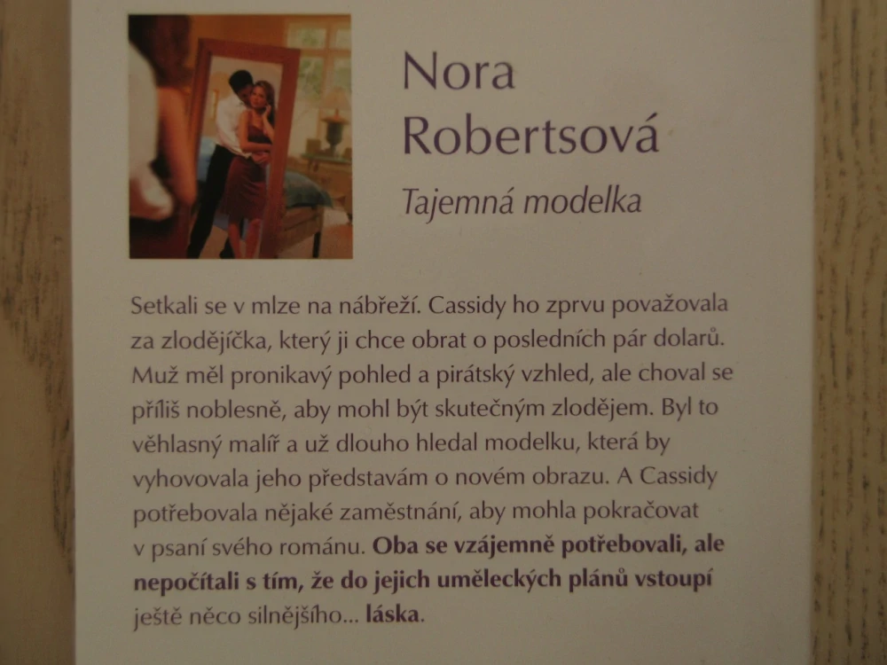 TAJEMNÁ MODELKA, NORA ROBERTSOVÁ, **an