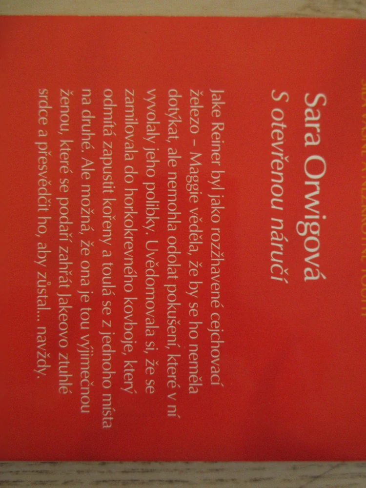 S OTEVŘENOU NÁRUČÍ, SARA ORWIGOVÁ, **an